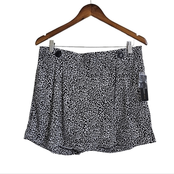 Leopard print wide leg stretch waist black and white shorts size large n…